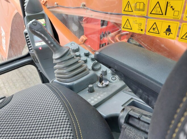 Hitachi ZX890LCH-6