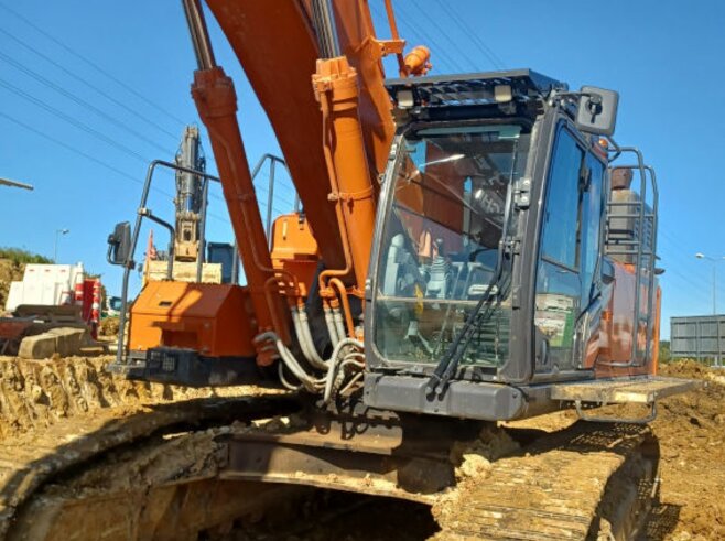 Hitachi ZX490LCH-7