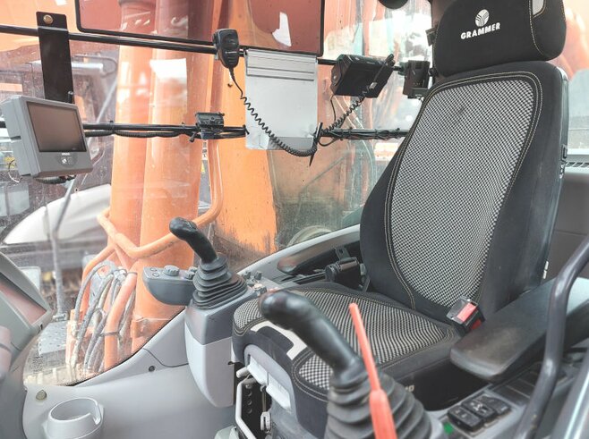 Hitachi ZX300LCN-6