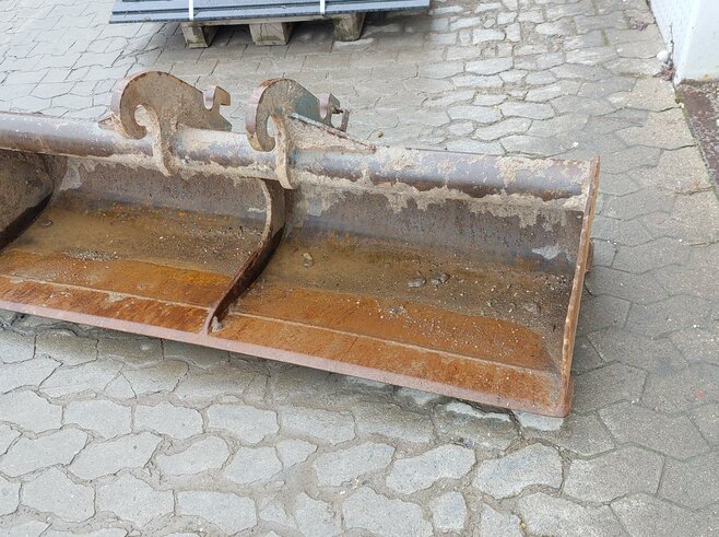 Reschkatec Grabenräumlöffel starr 1800mm