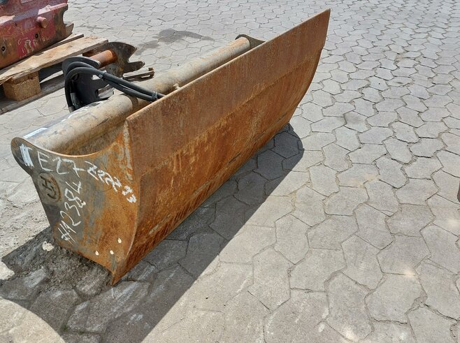 Henle Grabenräumlöffel schwenkbar 1200mm