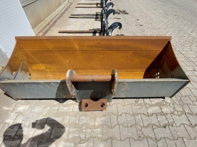 Kinshofer Grabenräumlöffel Starr 2200mm