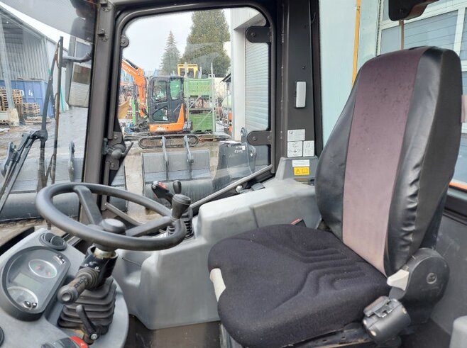 Hitachi ZW75-6