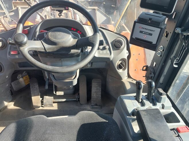 Hitachi ZW310-6