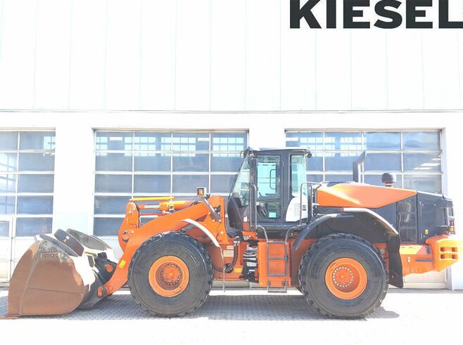 Hitachi ZW310-6
