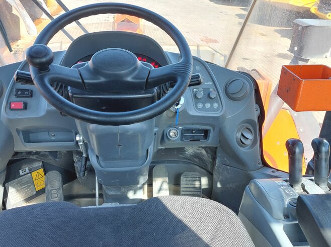 Hitachi ZW310-6
