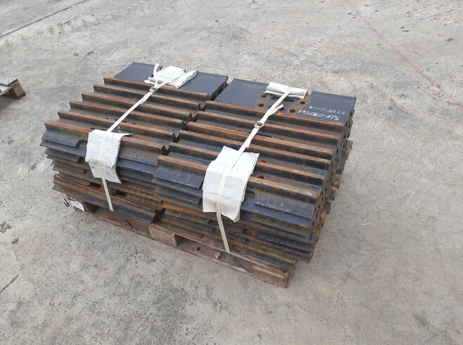 Hitachi Dreisteg Bodenplatten 600mm inkl. Laufrollenschutz