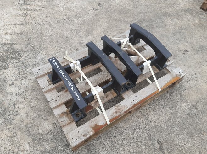 Hitachi Dreisteg Bodenplatten 600mm inkl. Laufrollenschutz