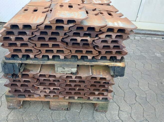 Hitachi Bodenplatten 600mm Dreisteg,