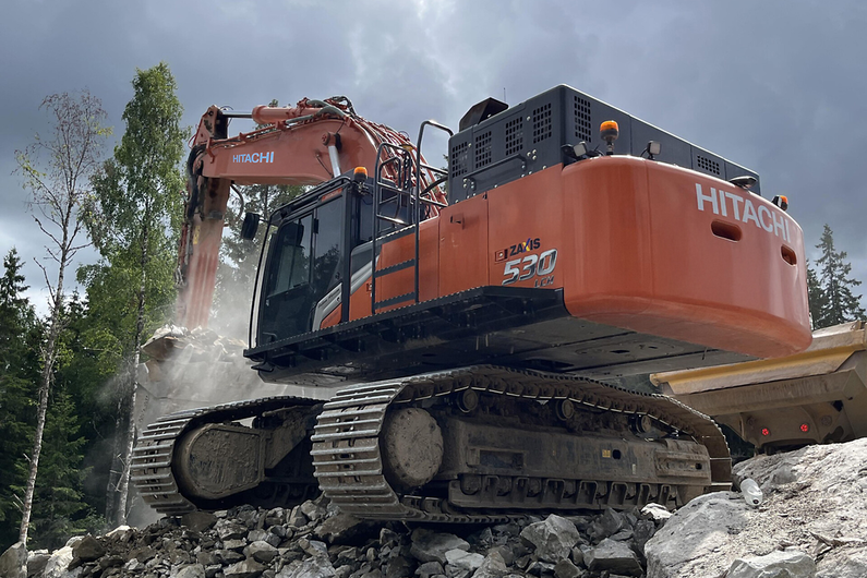 Hitachi  Duża koparka gąsienicowa Hitachi ZX530-7 