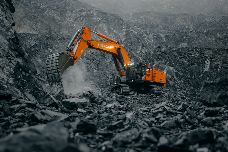 Hitachi  Duża koparka gąsienicowa Hitachi ZX690-7 