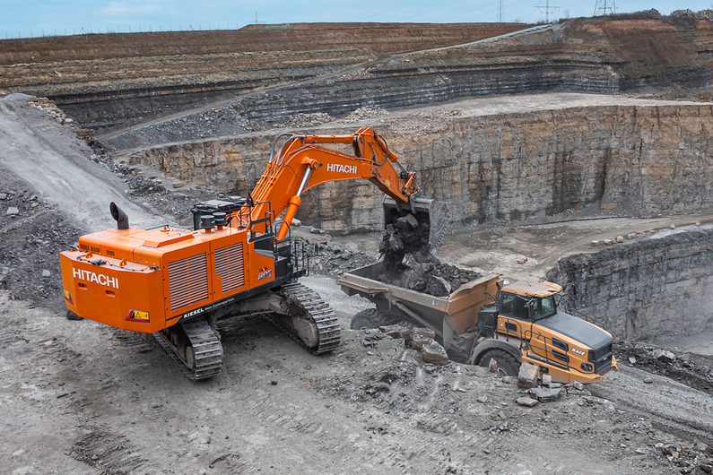 Hitachi  Duża koparka gąsienicowa Hitachi ZX890-7 
