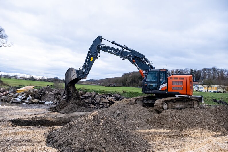 KTEG Koparka gąsienicowa Hitachi ZX300-7