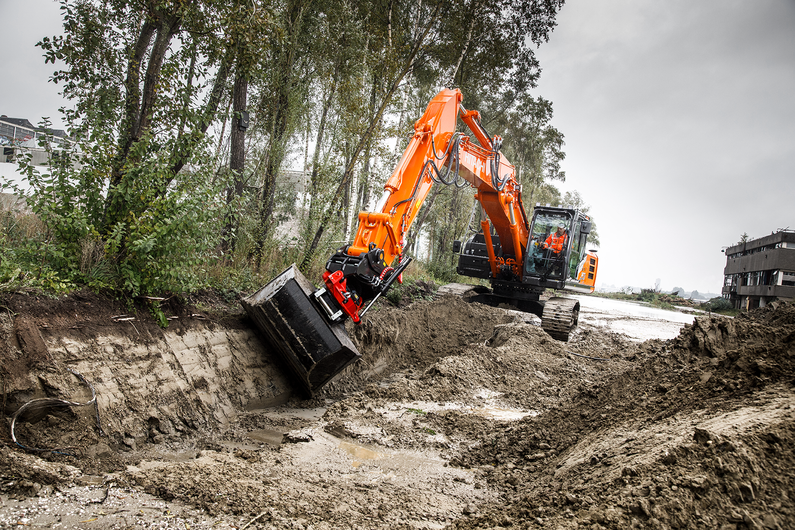 Hitachi  Koparka gąsienicowa Hitachi ZX250-7