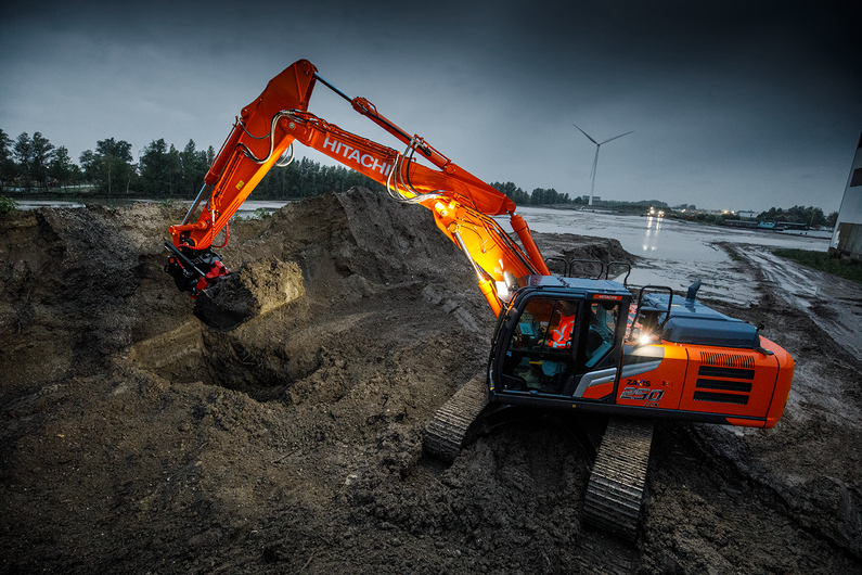 Hitachi  Koparka gąsienicowa Hitachi ZX250-7